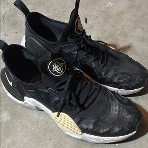 Nike Air Huarache E.D.G.E. Athletic Running Shoe Mens 11 Black White Sneaker